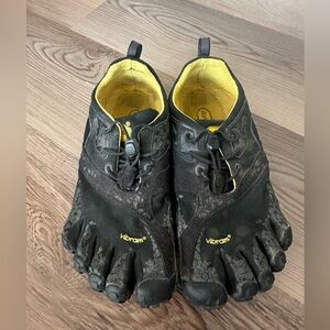 VIBRAM FIVE FINGERS
